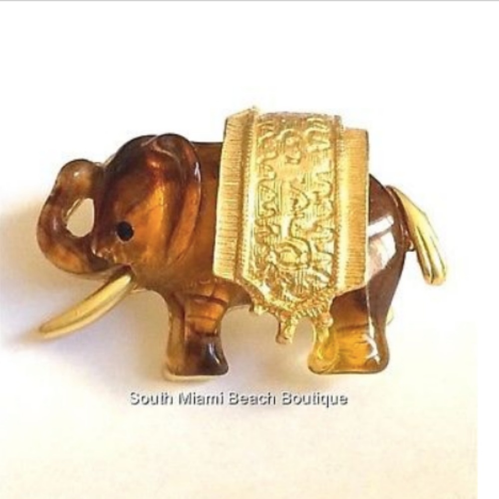 Vtg Gold Tone Honey Amber Elephant Pin Brooch Lucky Trunk Up Acrylic Simulated
